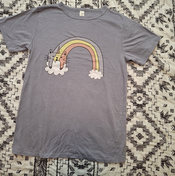 🪷3/$25 Cat on Rainbow fitted tee size L - Picture 2 of 3